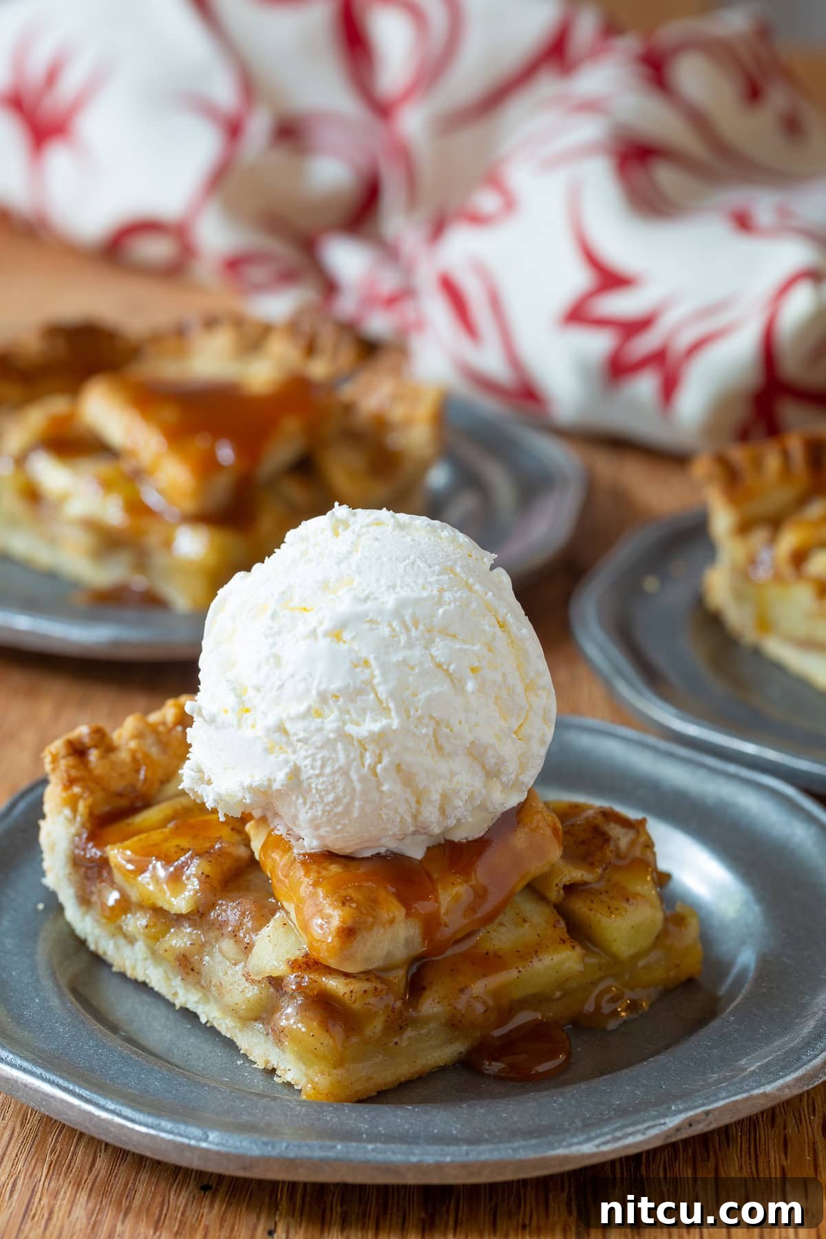 Delicious Caramel Apple Slab Pie