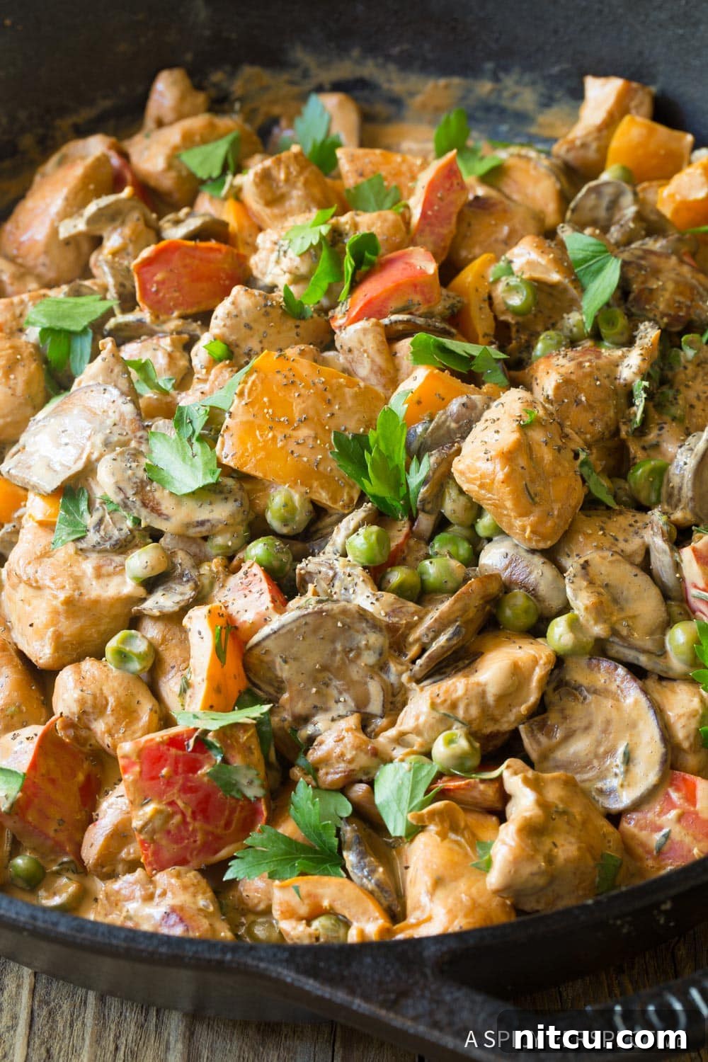 Creamy Skinny Chicken A La King Recipe for a healthy, low-carb retro and vintage meal.
