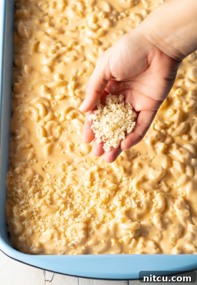 Easy Baked Mac and Cheese Recipe #ASpicyPerspective #mac #cheese #best #comfort #fall #holiday #baked #stovetop